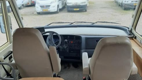 Hymer B654