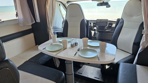 Camper Bolletje – Luxury 4p Roller Team semi-integrated from 2020