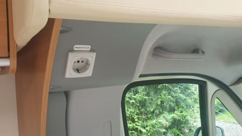 2p Bürstner semi-integrated uit 2011