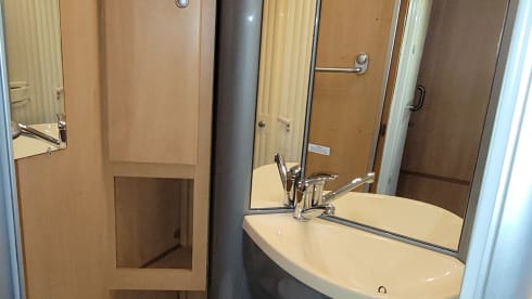 Huisje op wielen – Beautiful spacious integral camper