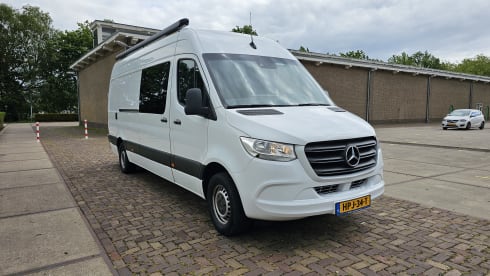 Madrid – Sprinter XXL a wonderful compact camper with lots of space!