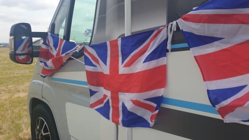 Wanderlust – Modern 6-Berth Motorhome with 5 Seatbelts - Your Adventure Awaits!