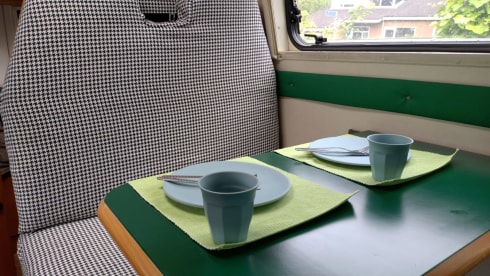 De Groene Draeck – Comfortable and powerful bus for 2 persons
