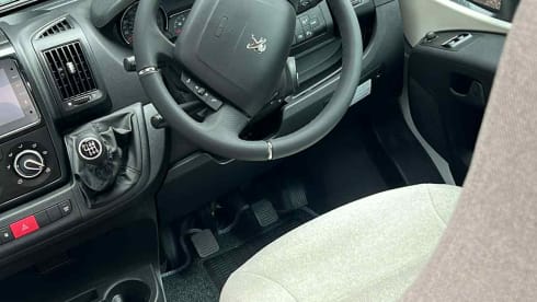 4 berth Peugeot autoquest pioneer 155 2025