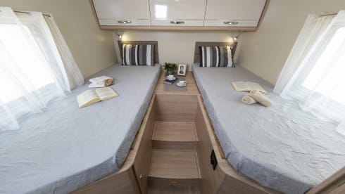 T595 – New SUNDRIVER semi-integrated motorhome (max. 5 people)