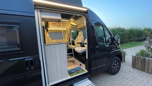 Frida  – Dreamer 55UP large campervan
