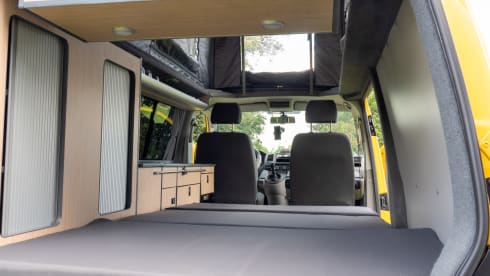 Yellow Submarine – Bus camper VW T5 Extended - Just like a car