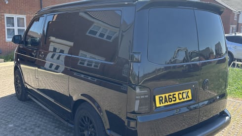 Camper – 4 berth Volkswagen transporter camper van with poptop 