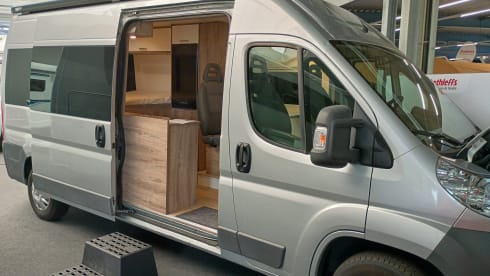 2p Peugeot bus from 2011