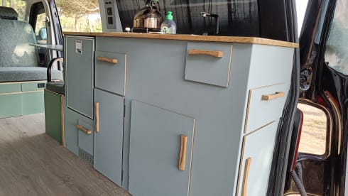 VW Bussy – Volkwagen T5 with outdoor kitchen