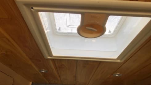 Bolt – 3-4 berth Mercedes-Benz camper