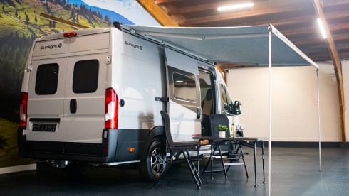 3-seater Sunlight Cliff automatic 03- year 2025