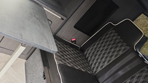 The Black Vanther  – Beautiful pop top 4 berth 4 x 4 VW Camper! 