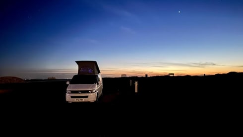 Ron – Stay classy in "Ron" the VW 4 berth Campervan