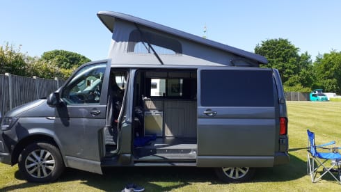 EsteVan – VW transporter T6 4 berth Campervan - EsteVan