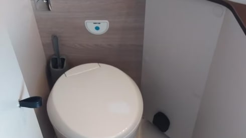 4p Bürstner bus (2023) with lifting roof