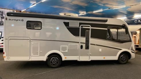 7 – Luxurious, spacious camper with single beds!