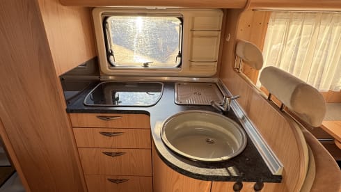 Fijne Bürstner camper voor 4 personen