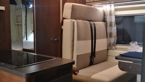 I-type – New bus camper with 4 permanent sleeping places