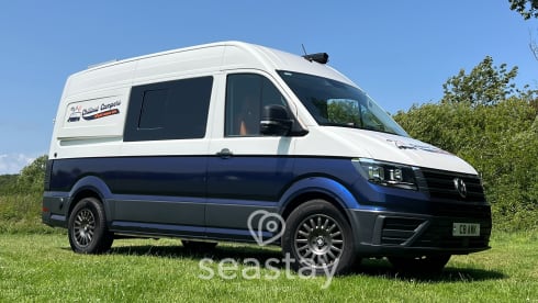 Lottie – Volkswagen Off-Grid Camper Sleeps 4 - Carries 5