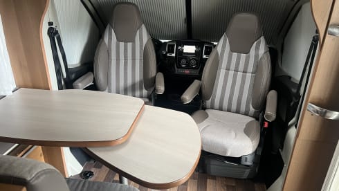 Maudje – Super nice family camper length beds and lifting bed 