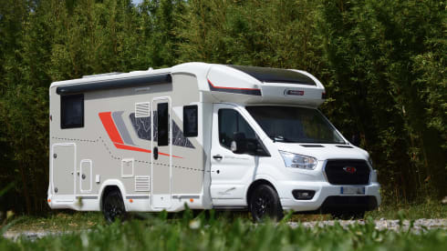 Challenger 337GA Graphite Premium Edition / Ford Transit 170ch BVA6