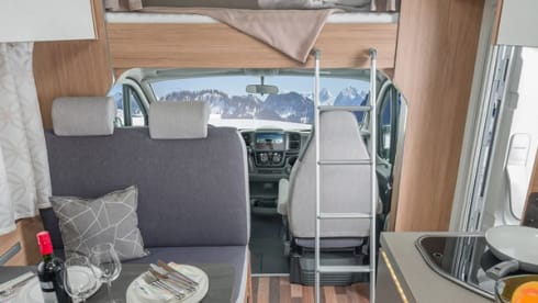 YN24 AWM - 6 berth Weinsberg 600 DKG Romford 