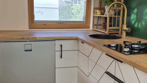 De Gele Rakker – Peugeot-Bus mit 2 Sitzen aus dem Jahr 2015