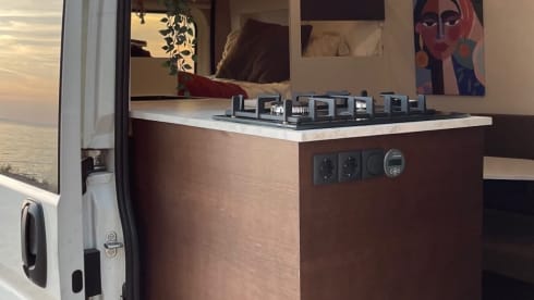 Monty – 2p Peugeot bus from 2017