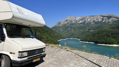 Freeda – Cozy 6 person retro camper FIAT 290