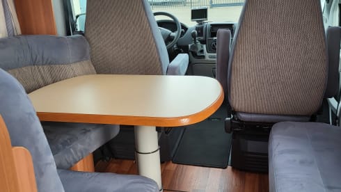 4p Hymer semi-integrated uit 2012