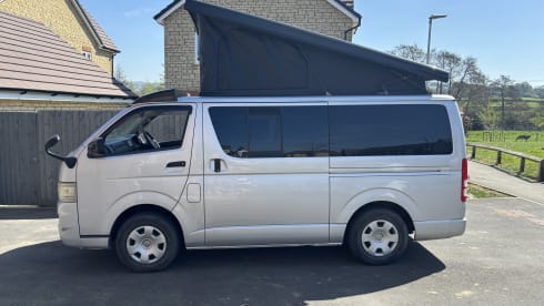Yoshi – 4 berth Toyota campervan from 2010