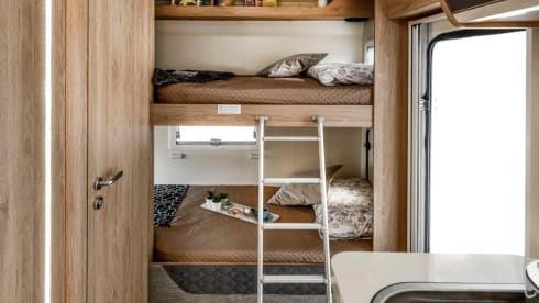 2025 Roller Team 707 Auto  – 2025 5 posti letto/Auto, cuccette, ampio salone  