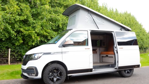 Harriette – 4 berth Volkswagen CamperKing Montecarlo 2021