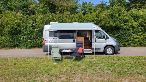 Grote vriend – Sturdy compact camper van equipped with all conveniences