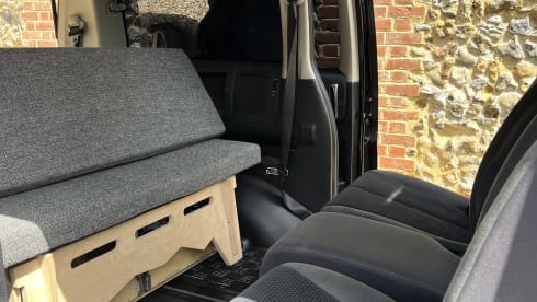 The Moose  – Nissan campervan met 4 slaapplaatsen uit 2007