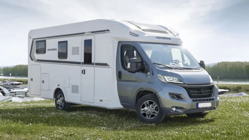 YN24 AZP - 4 berth Weinsberg 700ME Romford 