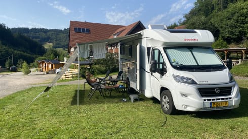 Roxi – Dethleffs Semi-integrated 4p from 2021 (Very nice and complete)