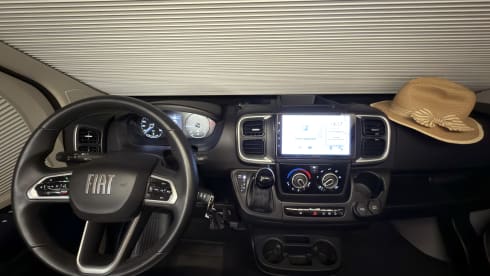 Making Memories 14 – 2024 Chausson V697 buscamper uit 2025 Automaat, Off Grid, Lengte bedden,