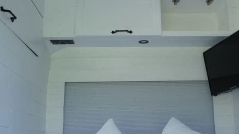 Angus – Superb 4 berth Campervan with Kingsize bed