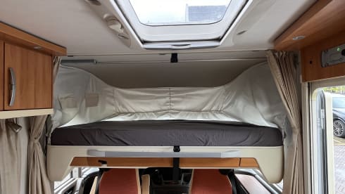 Hymer B-514 integral