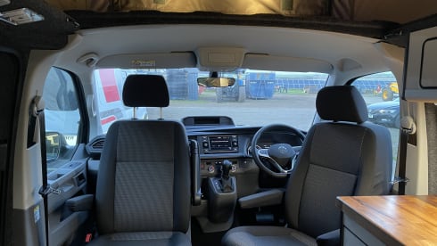 Ruby – 2023 luxury VW Transporter 6.1 automatic Campervan