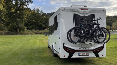 Onze Benimar – Benimar met queensbed, grote keuken en electrische fietsendrager