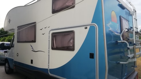 LADY – TRAVEL BY CAMPER