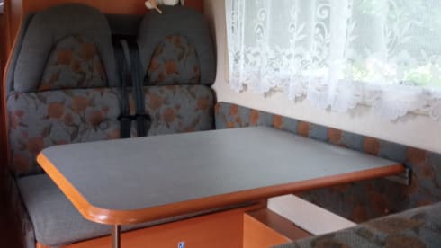 283 – SEA OR MOUNTAIN..LAKE OR CITY OF ART?