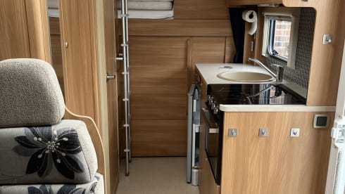 Travel The Wild – 6 berth Fiat Escape 696