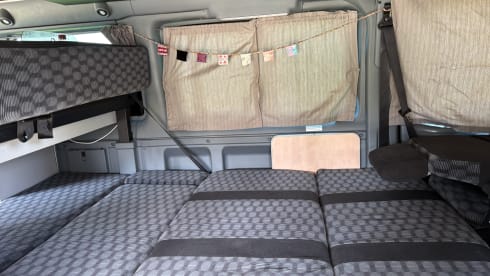 Ford-Campingbus für 4 Personen, Baujahr 2010