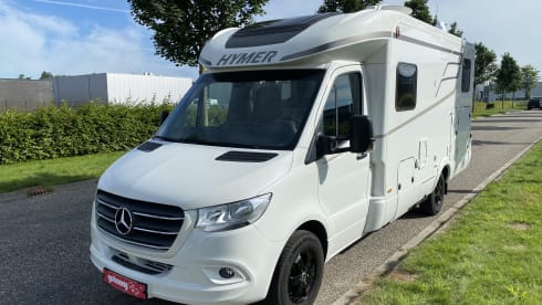Vrijheid op wielen – Powerful luxury Hymer Mercedes camper semi-integrated from 2019