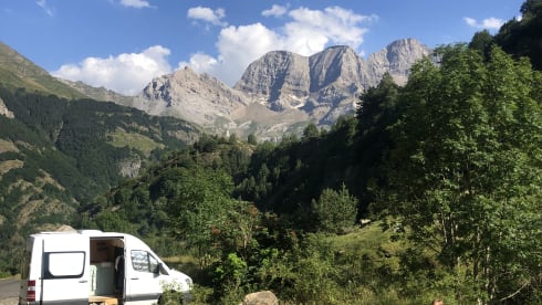Moby – Cozy, hip self-built Mercedes Sprinter