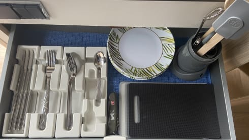 Dreamer – Dreamer D55 UP: pop-up roof, 4 beds, private bathroom and shower!